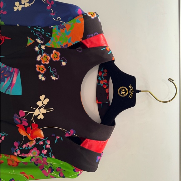 Versace X H&M Dress, complete with original hanger and garment bag - Picture 16 of 16